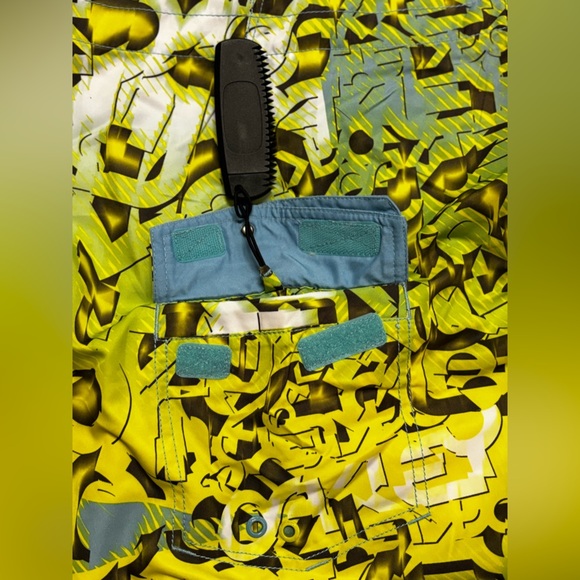 OAKLEY LOGO SURF / SWIM / BOARD SHORTS COMBO WITH WAX COMB & TOOL SZ36 - Picture 8 of 11